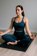 Cargar imagen en el visor de la galería, Long Solid Top
